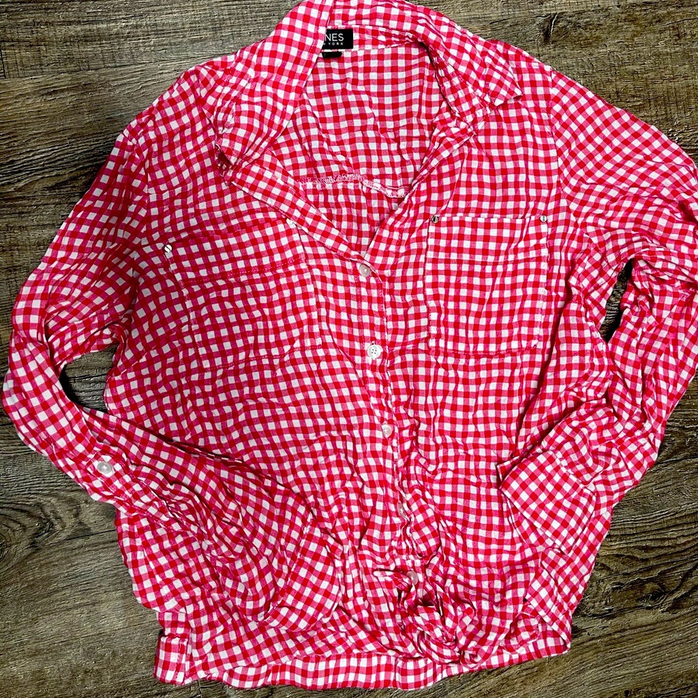 Button up tied Jones New York shirt